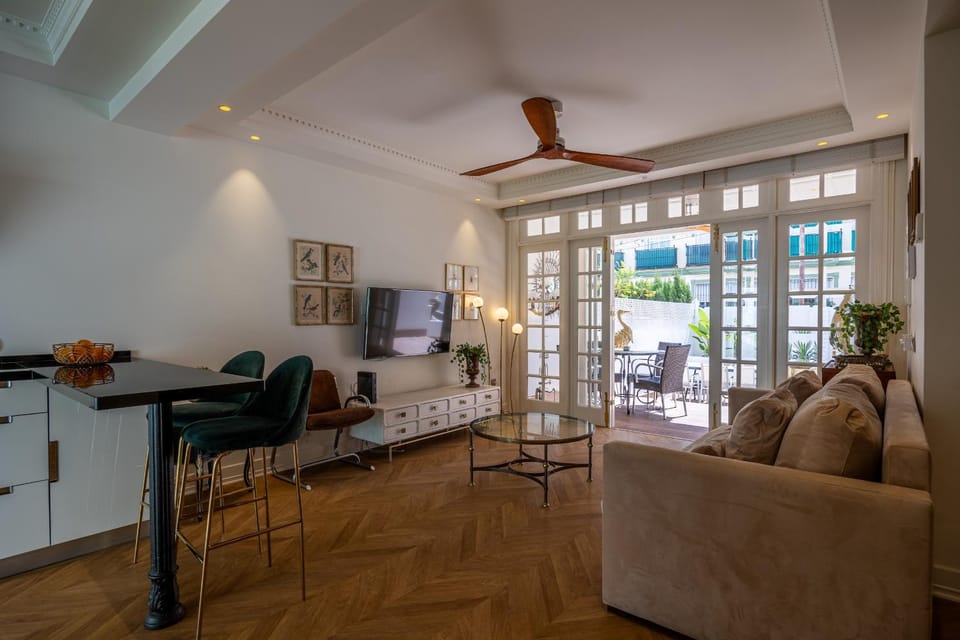 Communal lounge/ TV room, Living room