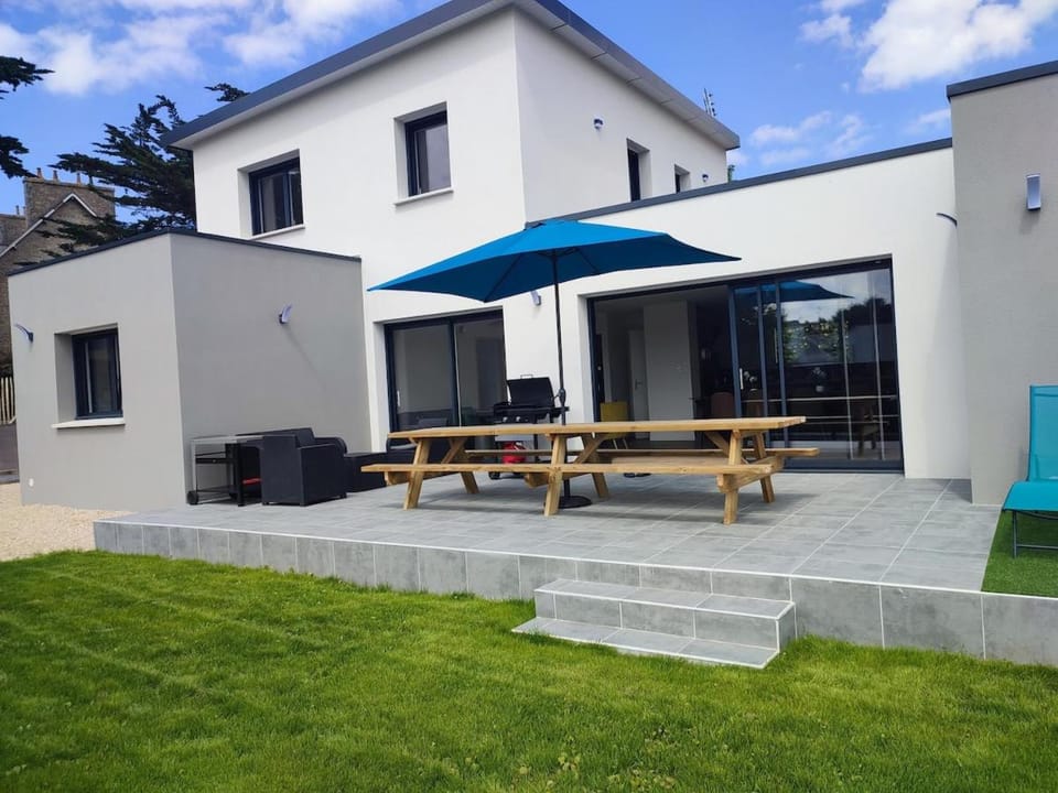 Patio, Garden, Dining area, Garden view