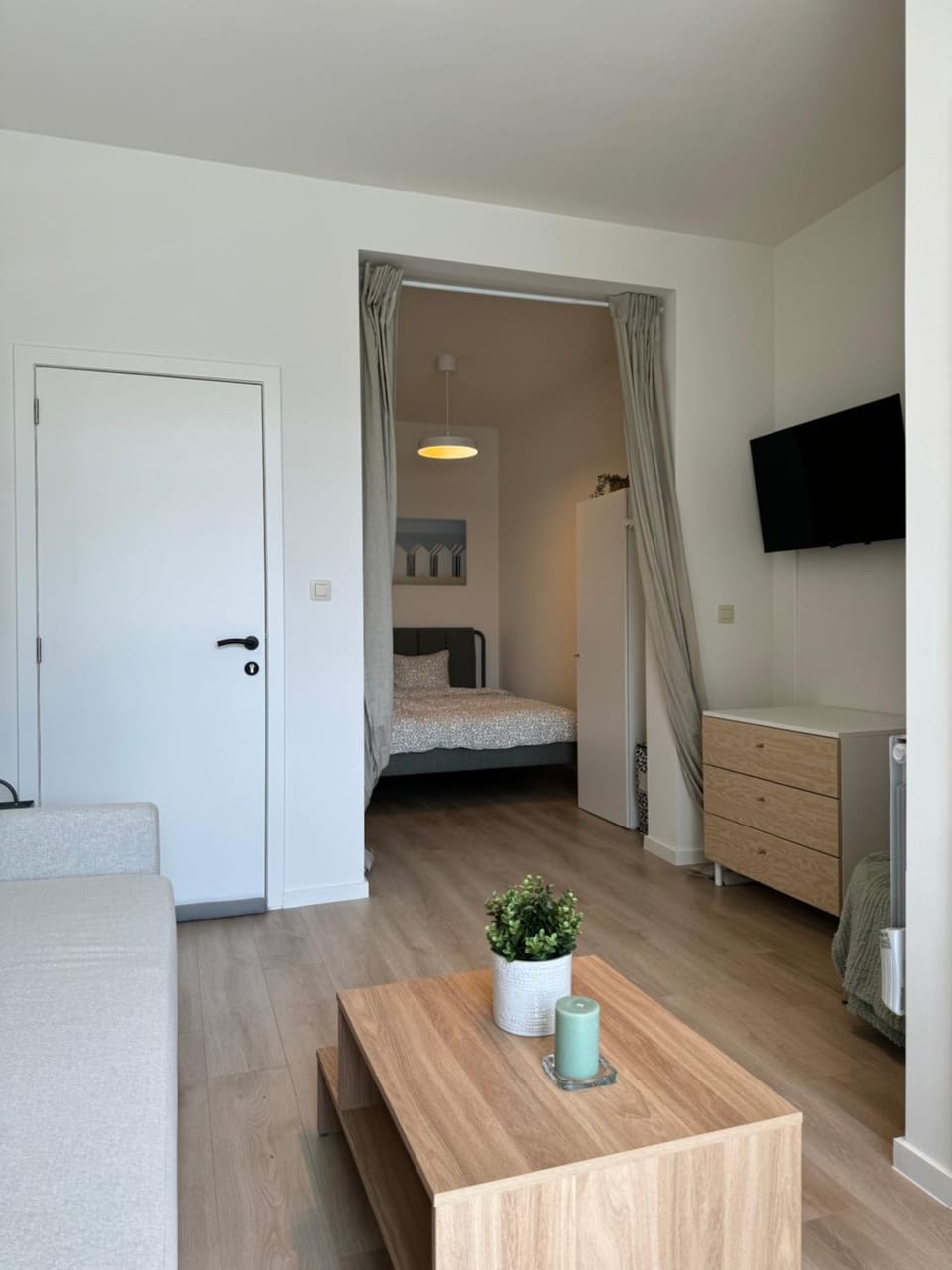 Bed, TV and multimedia, Bedroom, wardrobe