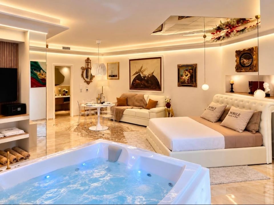 Hot Tub, Photo of the whole room