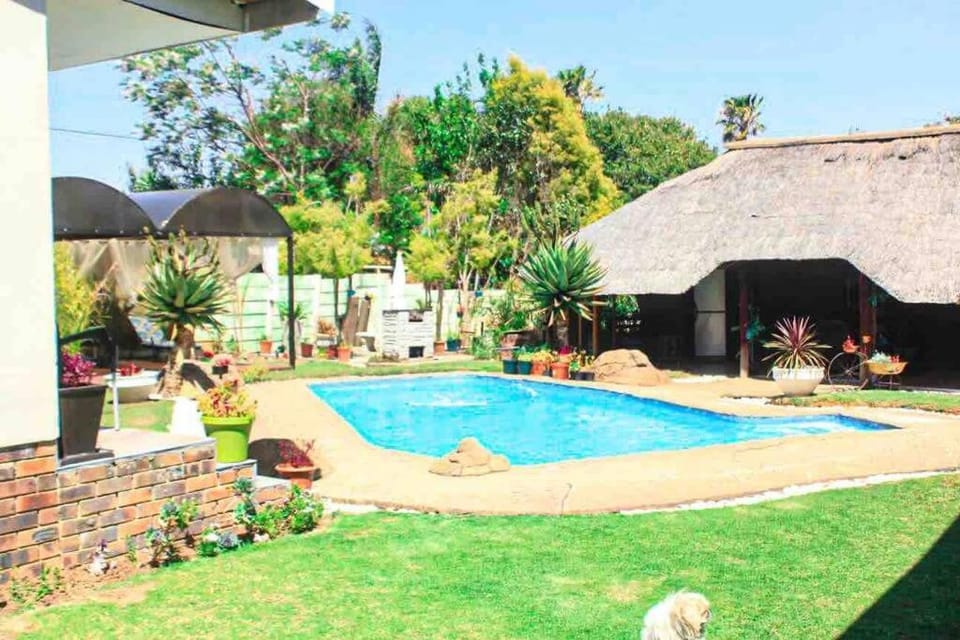 Elegant Poolside Retreat 2-Bed Luxury Guesthouse Apartment in KwaZulu-Natal