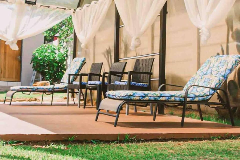 Elegant Poolside Retreat 2-Bed Luxury Guesthouse Apartment in KwaZulu-Natal