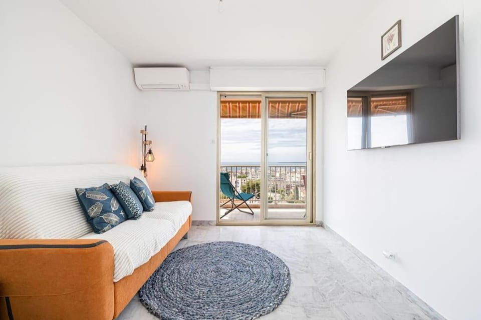 Elegant 2 Bed Apt with Pool in Juan Les Pins Apartment in Antibes