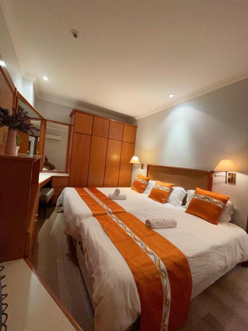 Ancient Riverbank 2BR River View Walk to City Apartment in Kuching