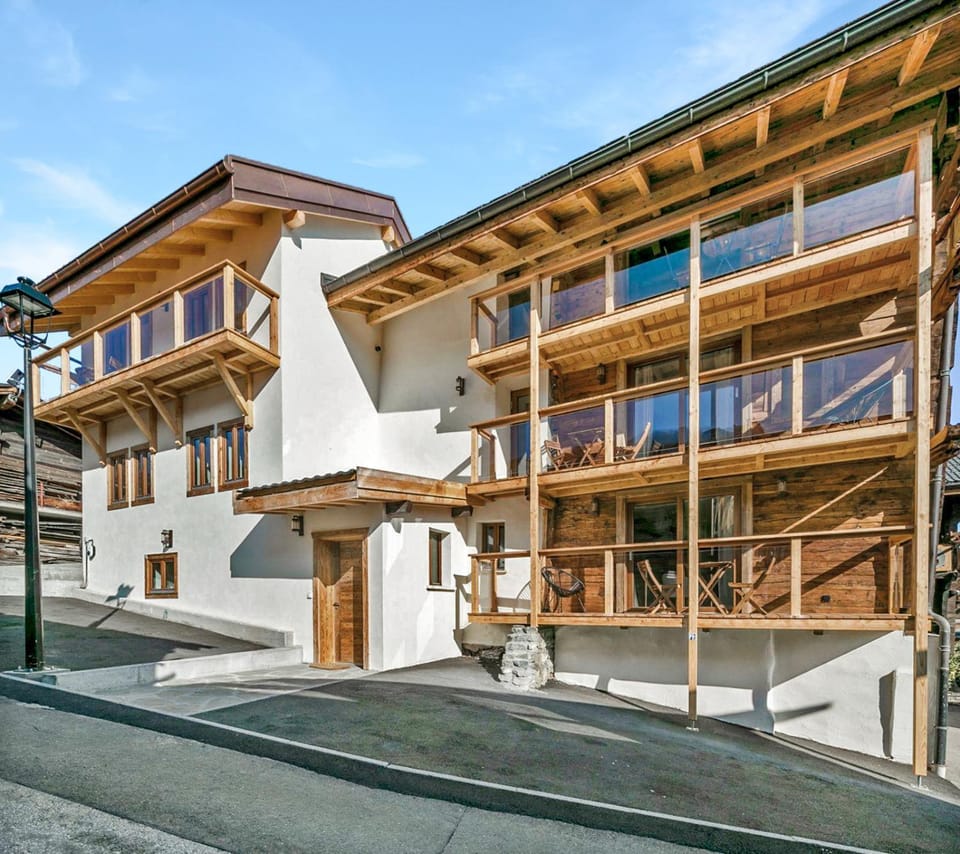 Property building, Facade/entrance, Off site