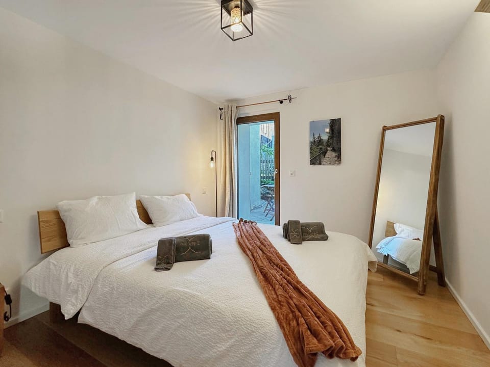 Bed, Bedroom