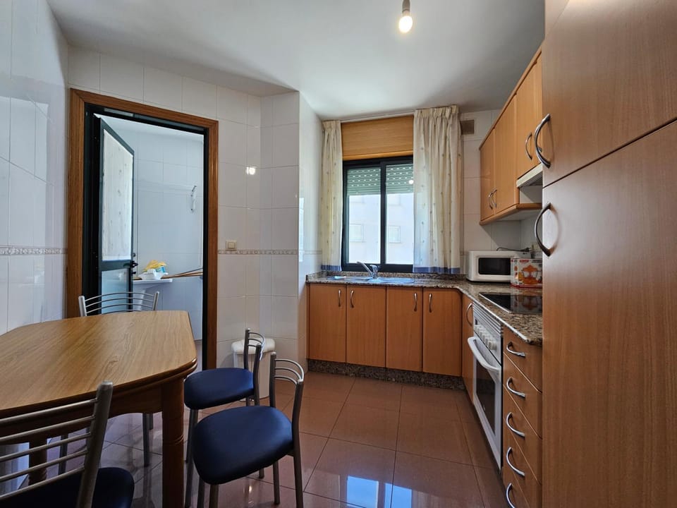Kitchen or kitchenette, oven