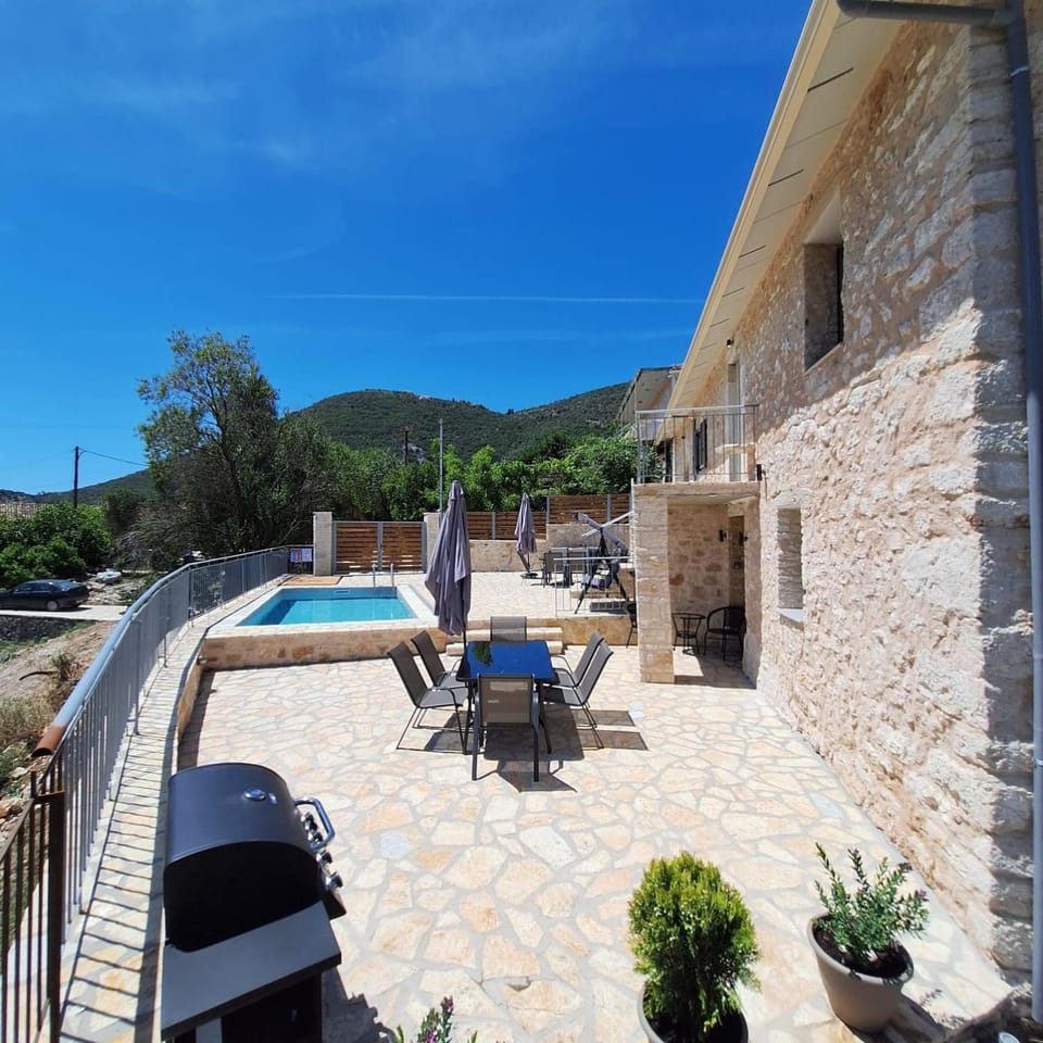 Property building, Patio, Day, Natural landscape, View (from property/room), Mountain view, Pool view, Swimming pool, sunbed