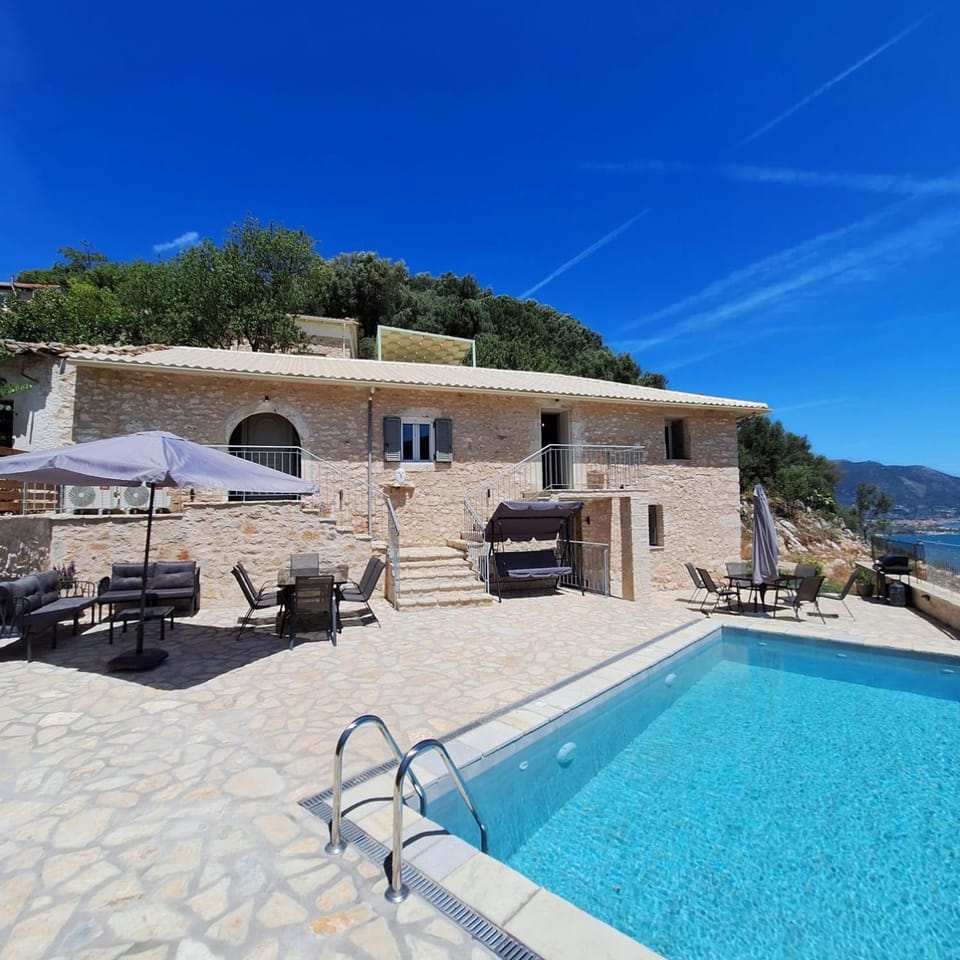Property building, Patio, Day, Natural landscape, Mountain view, Pool view, Swimming pool, sunbed