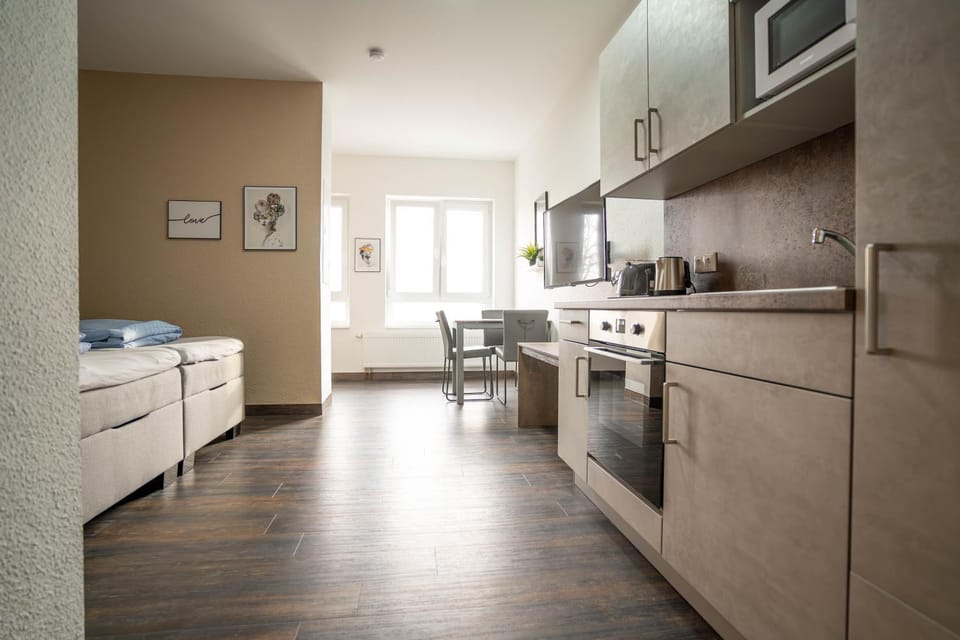 Kitchen or kitchenette, Dining area, oven, stove