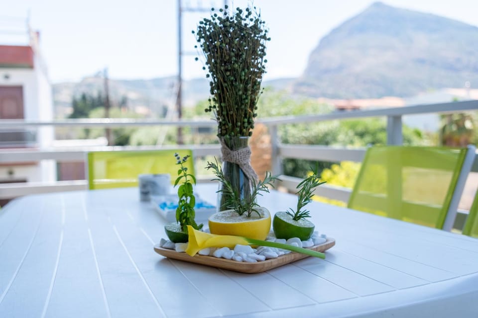 Balcony/Terrace, Mountain view