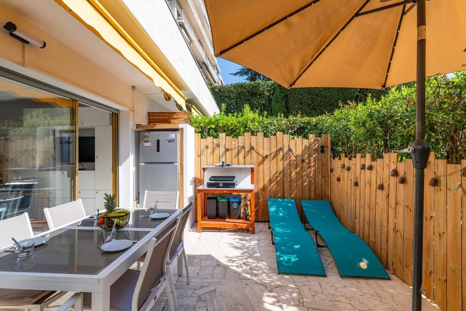 Le 15 Picaud - Superbe studio bord de mer avec terrasse & piscine Apartment in Cannes