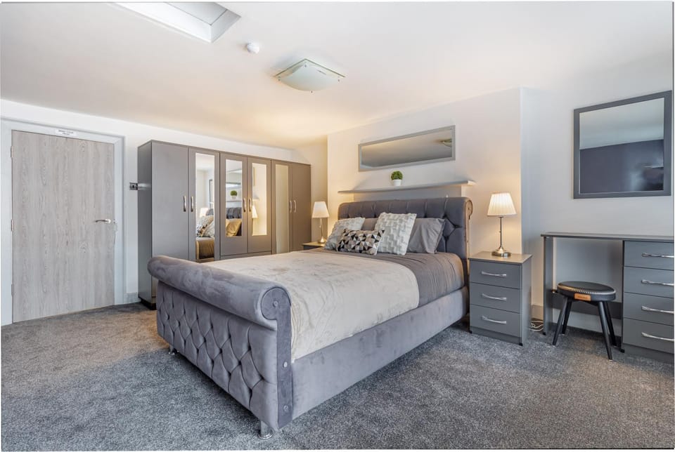 Bed, Photo of the whole room, Bedroom, wardrobe