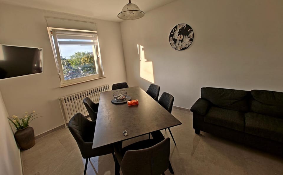 Communal lounge/ TV room, internet