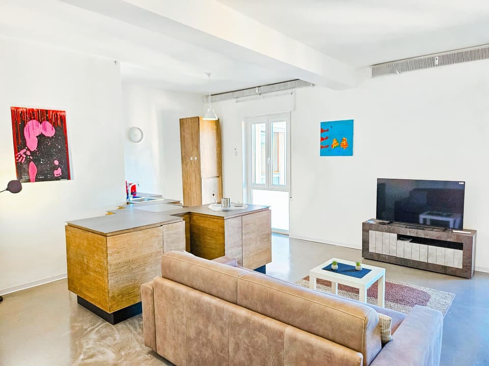 Communal lounge/ TV room, TV and multimedia, Living room, Seating area