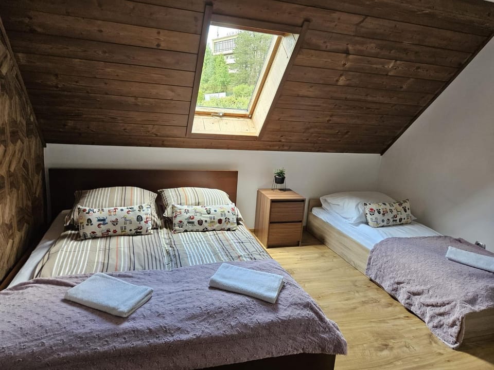 Bed, Photo of the whole room, towels