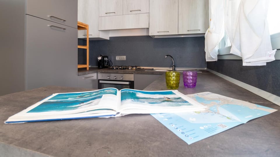 Kitchen or kitchenette, Dining area, stove