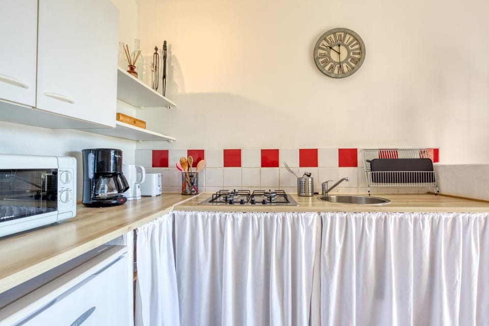 Kitchen or kitchenette, Living room