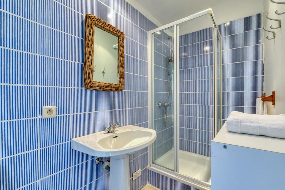 Bathroom, Living room