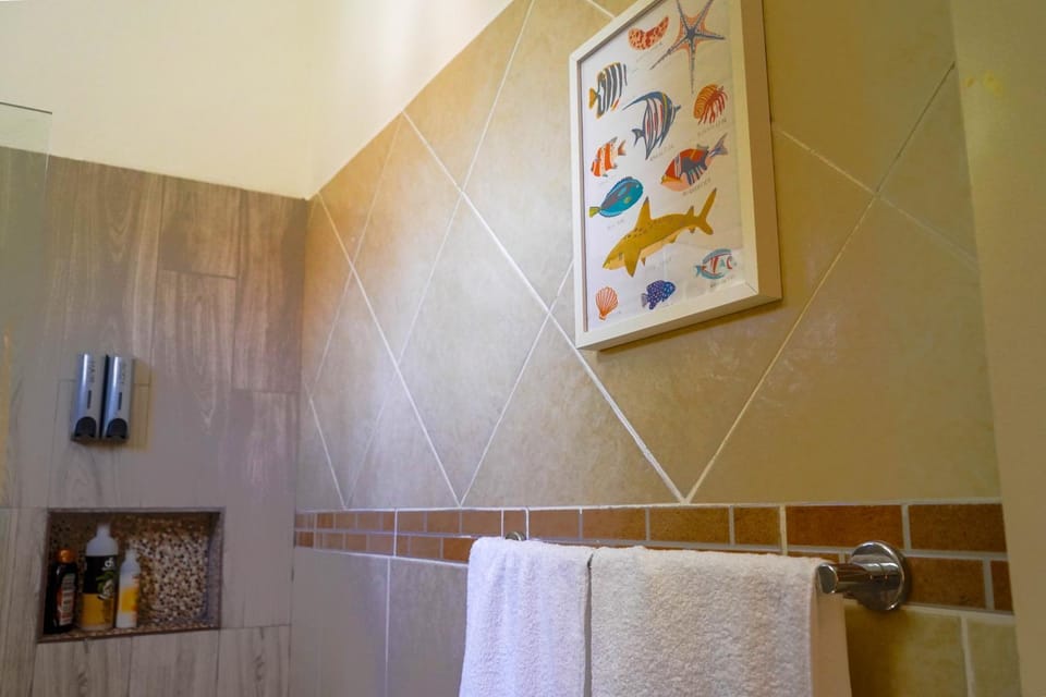 Shower, Bathroom, Decorative detail, towels
