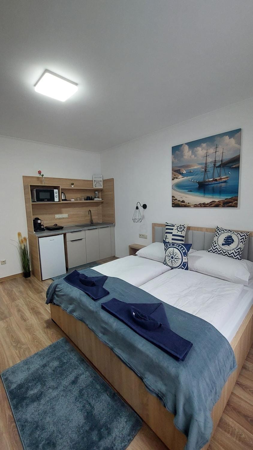 Bed, Kitchen or kitchenette