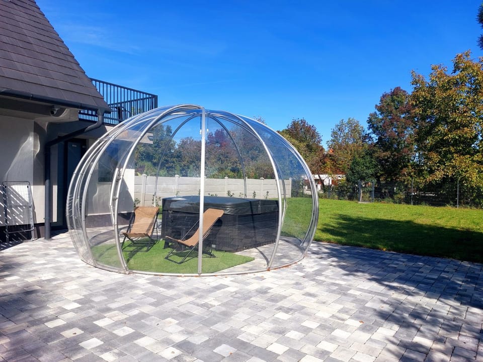 Garden, Hot Tub