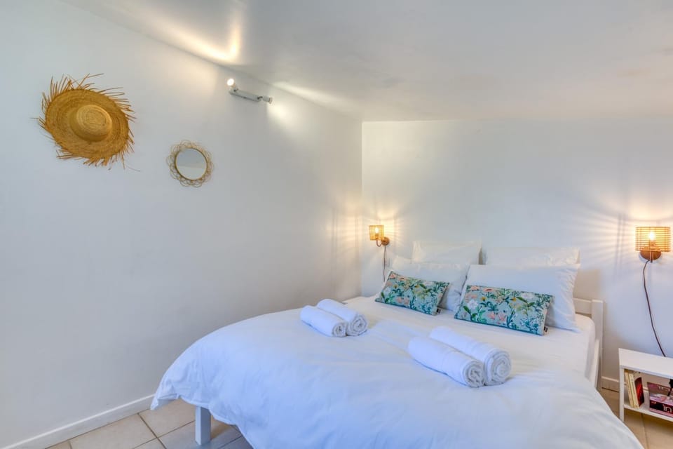 Living room, Bedroom