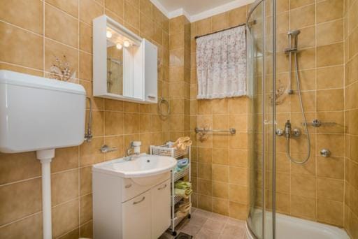 Shower, Bathroom