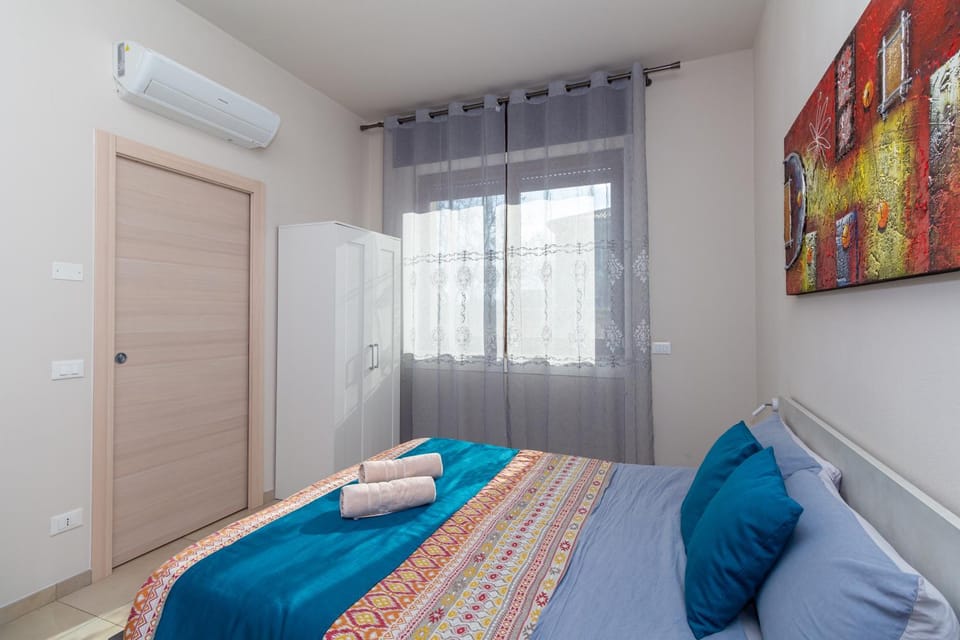 Bed, Photo of the whole room, Bedroom, towels, air conditioner