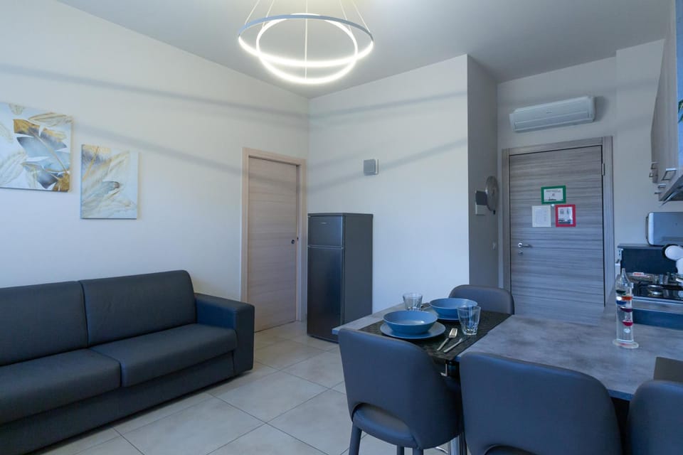Kitchen or kitchenette, Living room, Seating area, Dining area, air conditioner
