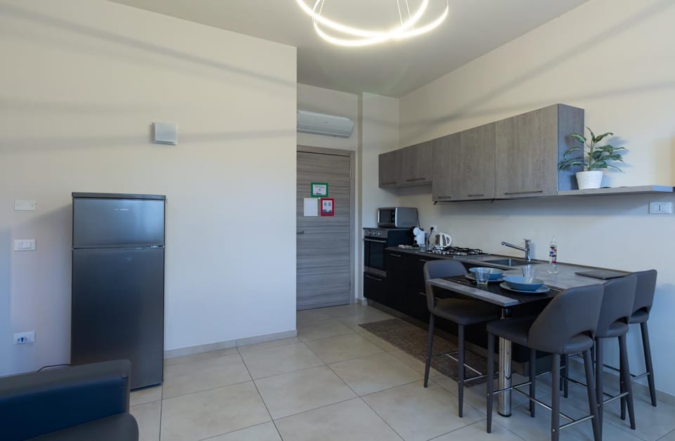 Kitchen or kitchenette, Dining area, oven, stove