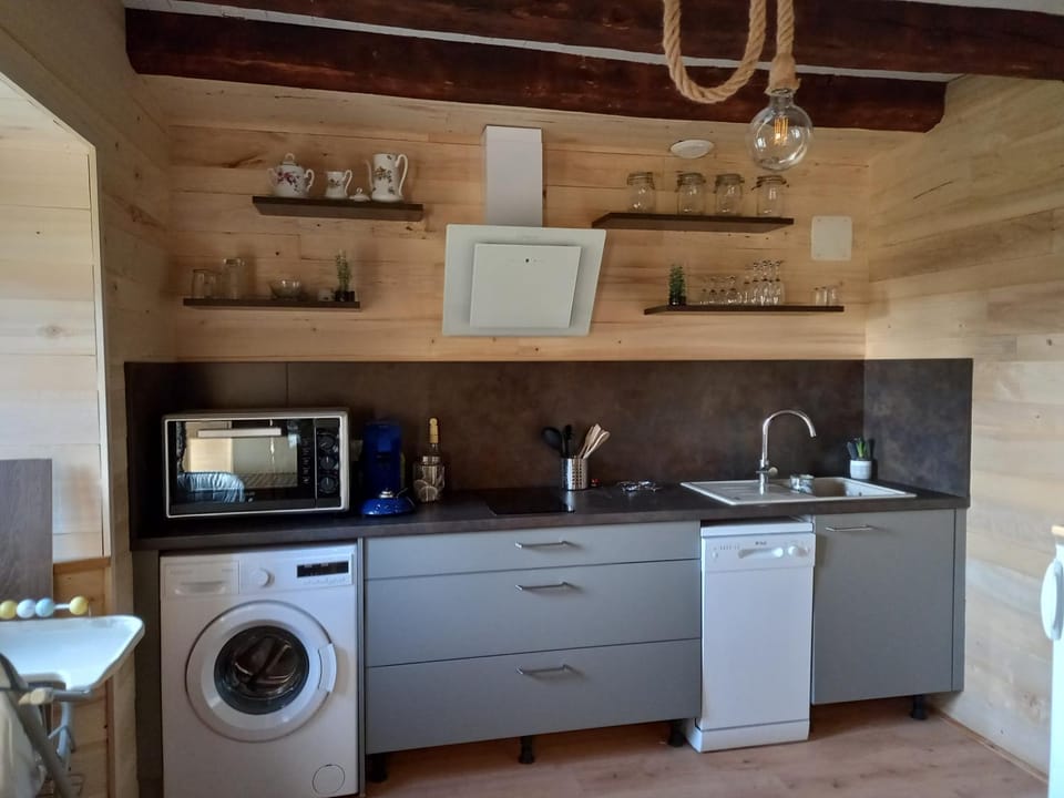 Kitchen or kitchenette, dishwasher, oven, stove, washing machine