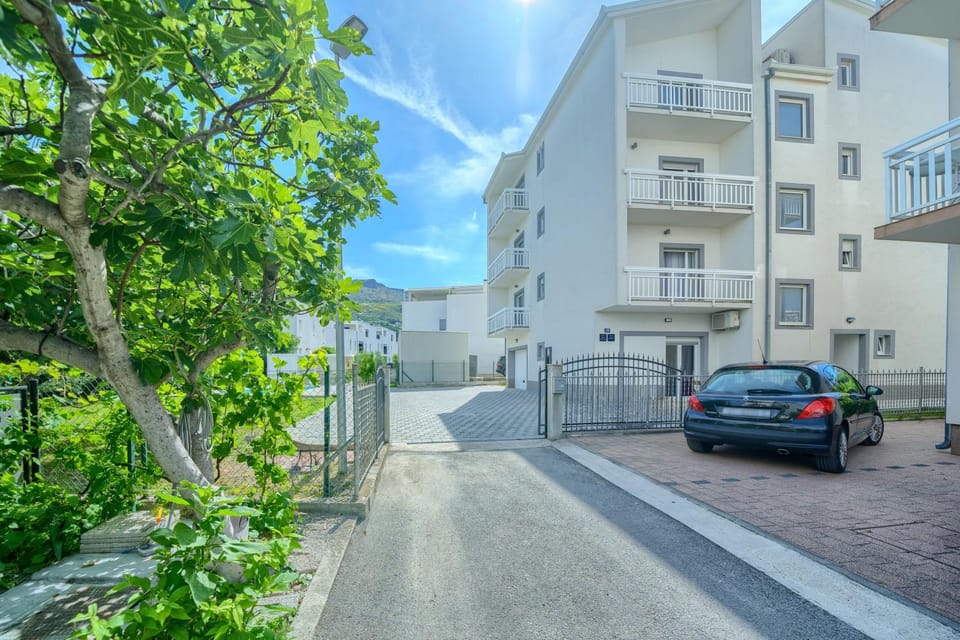 Property building, Street view, Parking