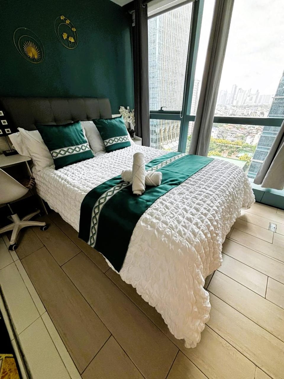 Bed, Bedroom, City view, towels