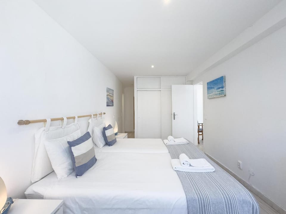 Beach Retreat Steps from the Ocean #1953 Apartment in Luz