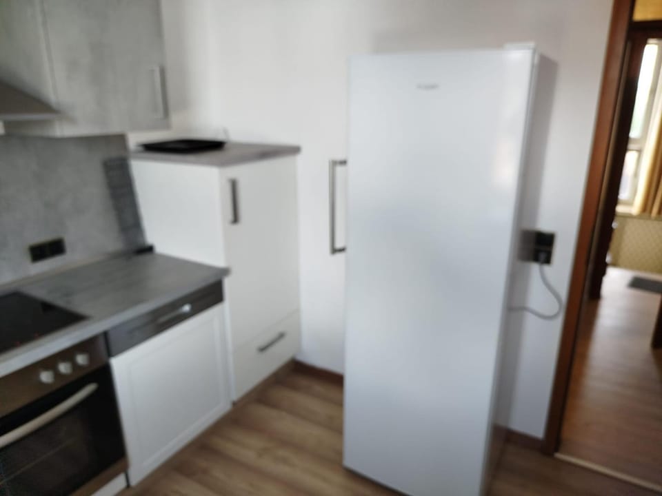 Geilenkirchen IaM mit Balkon,3 Schlafzimmer ,7 betten,150 qm Apartment in Limburg (province)