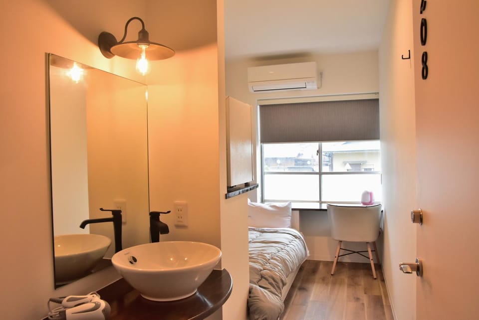 Photo of the whole room, Bedroom