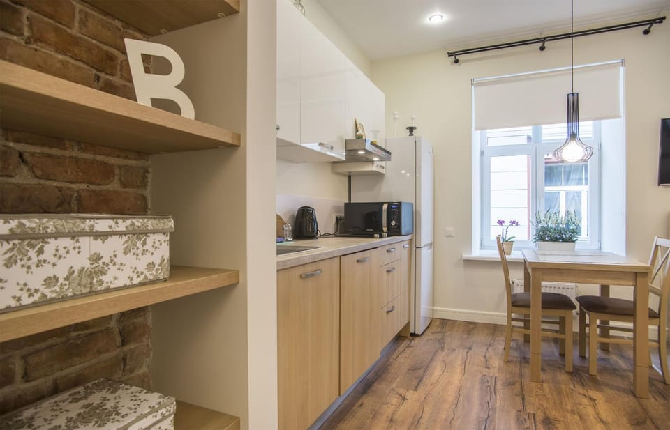 Kitchen or kitchenette, Dining area, stove