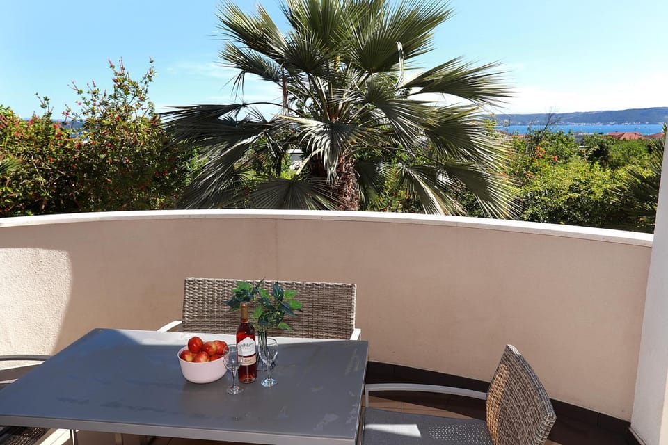 Patio, Day, Natural landscape, View (from property/room), Balcony/Terrace, Dining area, Sea view
