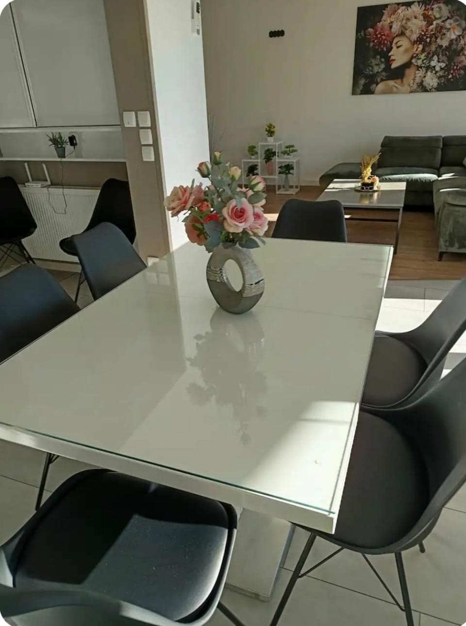 Seating area, Dining area