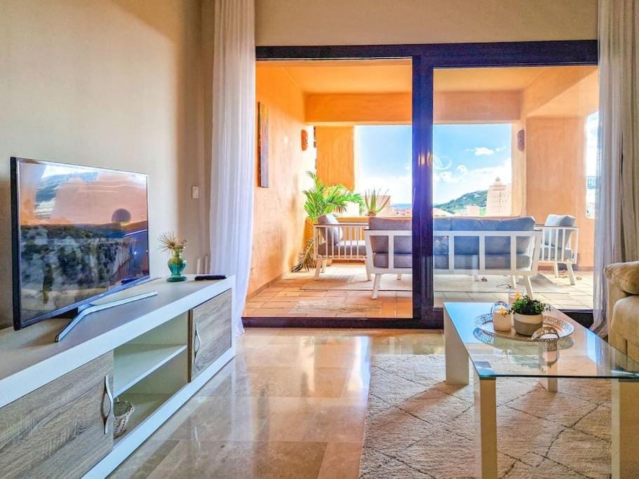 TV and multimedia, View (from property/room), Balcony/Terrace, Living room, Seating area