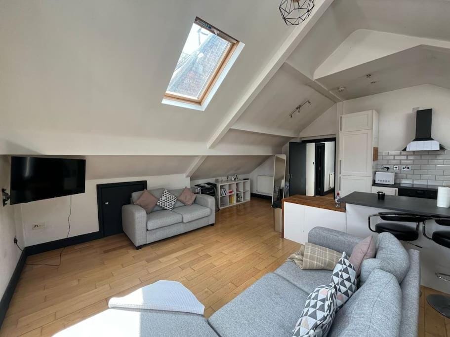 Communal lounge/ TV room, TV and multimedia, Seating area, Evening entertainment