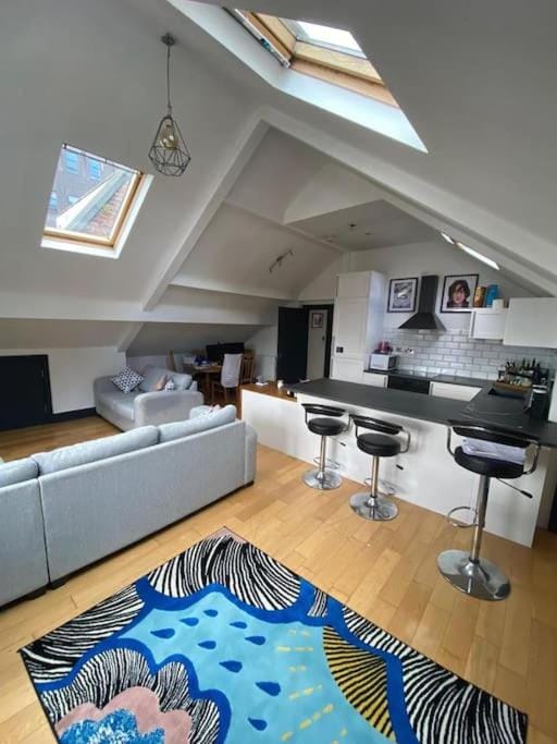 Kitchen or kitchenette, Seating area, Dining area