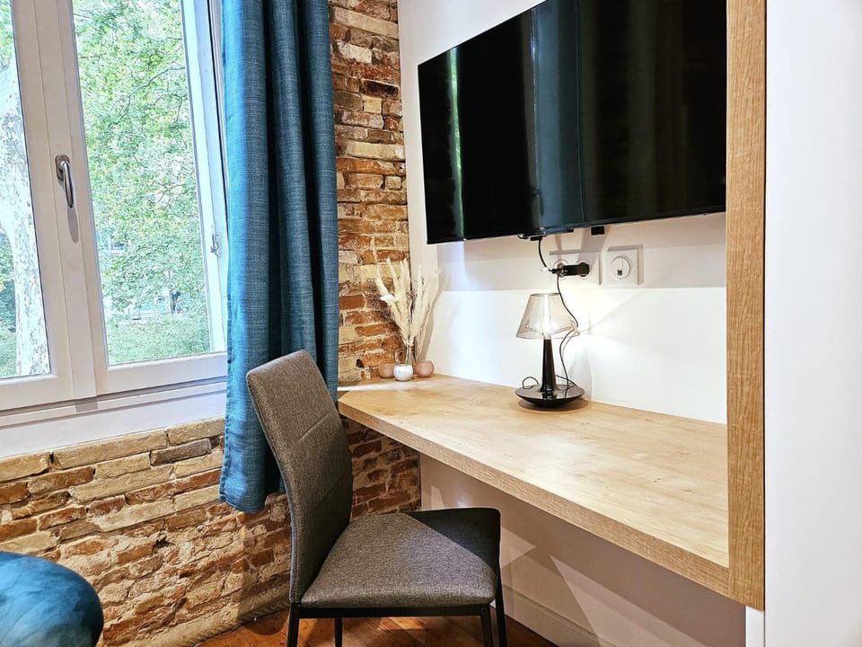 TV and multimedia, Seating area