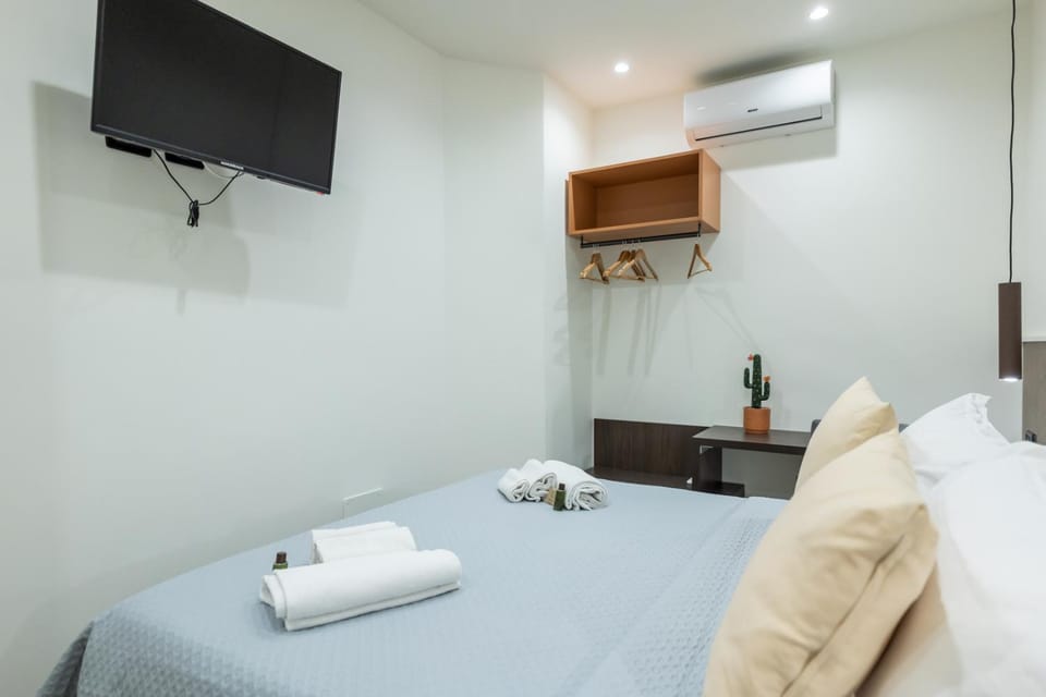 Bed, TV and multimedia, Bedroom, towels, air conditioner
