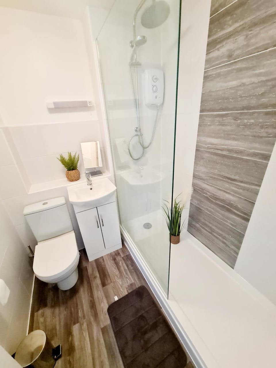Shower, Toilet