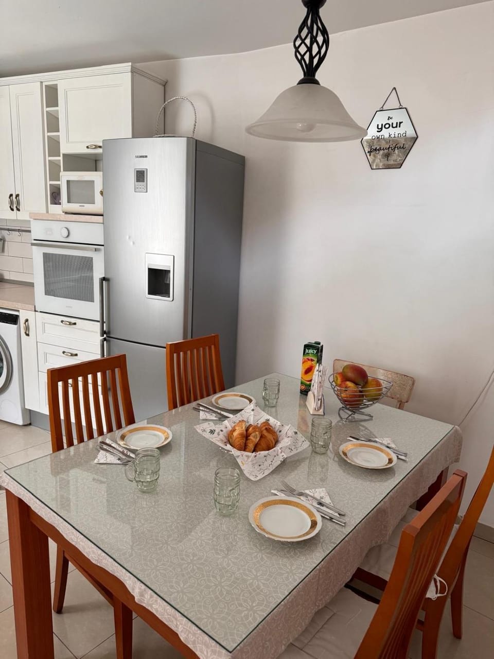 Food and drinks, Dining area, Food