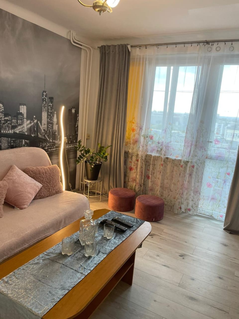 Bed, Living room, Photo of the whole room, Seating area, Bedroom