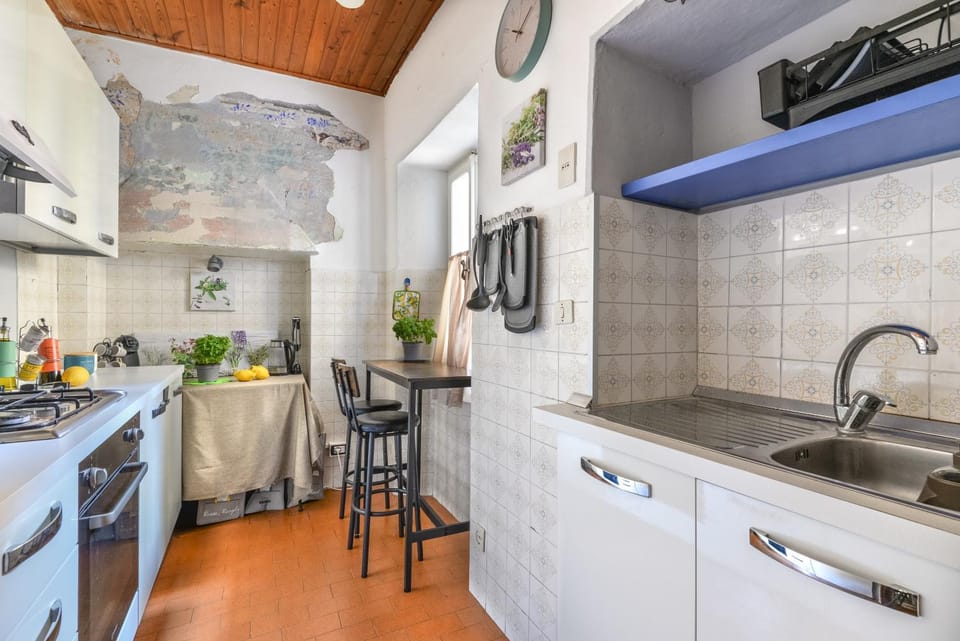 Kitchen or kitchenette, Living room