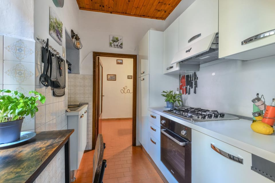 Kitchen or kitchenette, Living room
